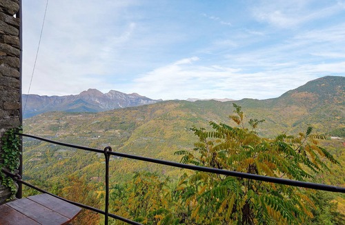 Berzi Apartment | BODYnSOUL – A Panoramic Retreat