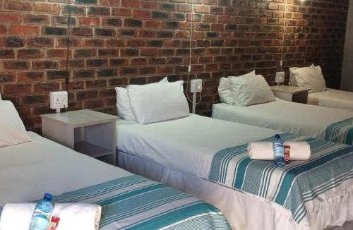 Phokwane Cabin | Bostons Lodge & Restaurant