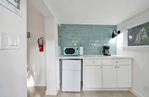 Sailboat Bend Apartment | Bougainvillea Tropical Oasis Studio with Pool