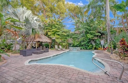 Sailboat Bend Apartment | Bougainvillea Tropical Oasis Studio with Pool