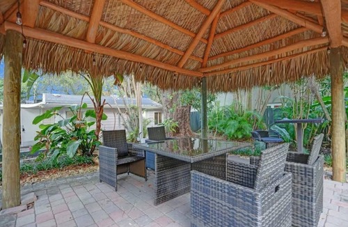 Sailboat Bend Apartment | Bougainvillea Tropical Oasis Studio with Pool