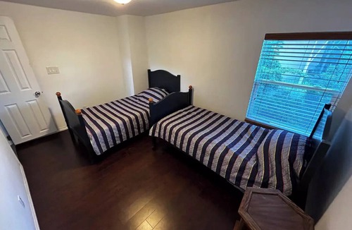 Canoga Park House | Boulders Views,Patio, peaceful No taxes added area