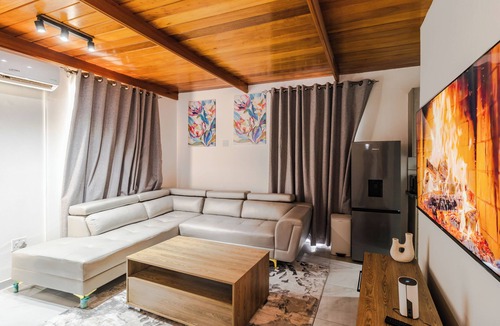 Greater Johannesburg Metropolitan Area Apartment | Boutique Hotel-Style Room In Ferndale-F6