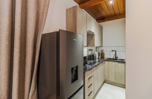 Greater Johannesburg Metropolitan Area Apartment | Boutique Hotel-Style Room In Ferndale-F6
