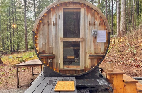 Bowen Island Apartment | BowInn - Sauna & Walkable to Snug Cove