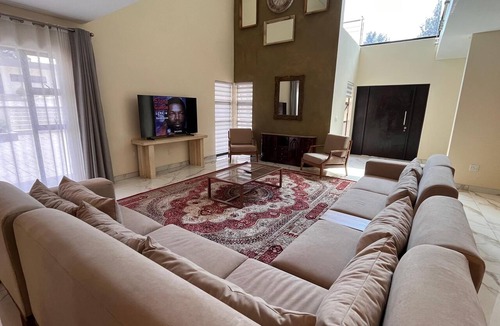 Greater Johannesburg Metropolitan Area Villa | Braham Lodge- The Metaphor