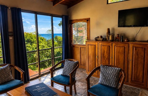 Manuel Antonio Condo | Breathtaking Ocean Vistas, Jungle Bliss, Walk to Eateries & Beach, Fast Internet