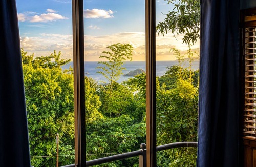 Manuel Antonio Condo | Breathtaking Ocean Vistas, Jungle Bliss, Walk to Eateries & Beach, Fast Internet