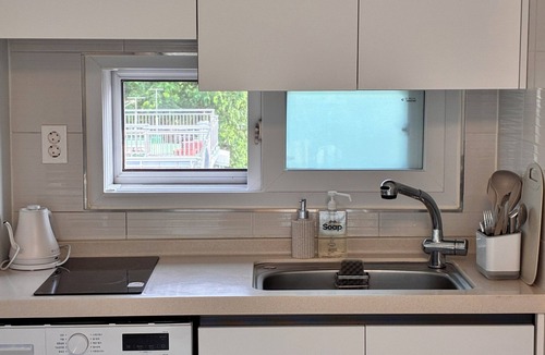 Haengdang-dong Apartment | Bright 1-bedroom apt. in vibrant Seoul