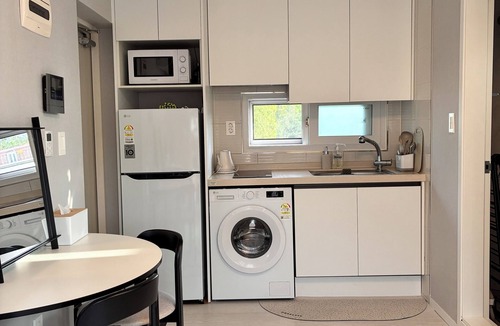 Haengdang-dong Apartment | Bright 1-bedroom apt. in vibrant Seoul