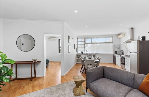 Carlisle House | Bright 3BR Home Near Perth CBD, Airport, Stadium