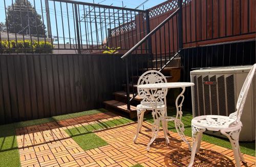 Fraserview Apartment | Bright and cozy 1B1B Suite Near YVR, DT, Free parking and Private Entrance