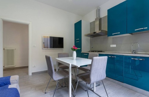 Bolognina Apartment | Bright and cozy apartment that comfortably accommodates 4 people, with two bedrooms and a bathroom. The accommodation is located in the Bolognina district, an area just outside the center and equipped with all services. The location is quiet and convenie