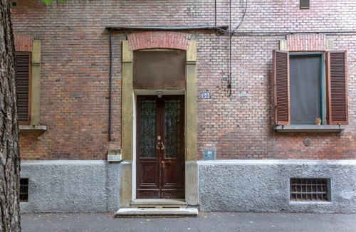 Bolognina Apartment | Bright and cozy apartment that comfortably accommodates 4 people, with two bedrooms and a bathroom. The accommodation is located in the Bolognina district, an area just outside the center and equipped with all services. The location is quiet and convenie