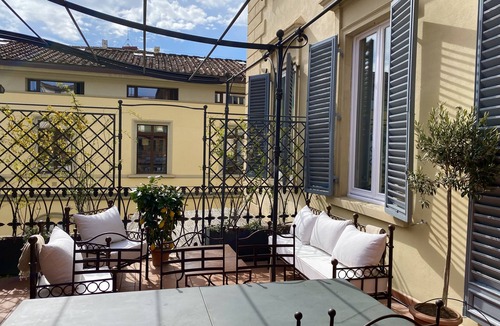 Santa Maria Novella Apartment | Bright and elegant flat with terrace by the river