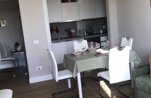 Lungarno del Tempio House | Bright apartment overlooking the river and Tuscan hills