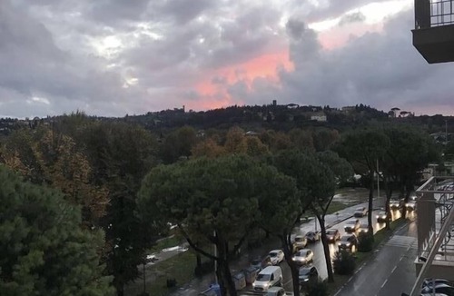 Lungarno del Tempio House | Bright apartment overlooking the river and Tuscan hills
