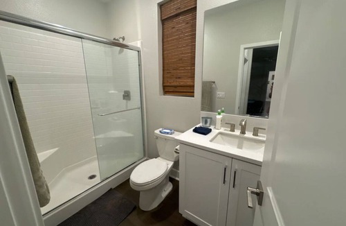 Simi Valley Bed & Breakfast | Bright & Breezy Room - Your Home Away from Home