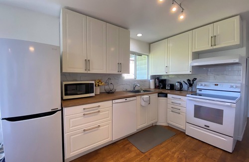 Central Lonsdale House | Bright&Comfortable Upper Floor|Convenient Location
