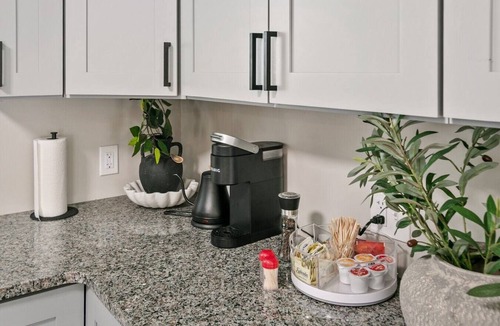 Homewood House | Bright & Cozy Homewood 3 Bed with Arcade Game!