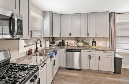 Homewood House | Bright & Cozy Homewood 3 Bed with Arcade Game!