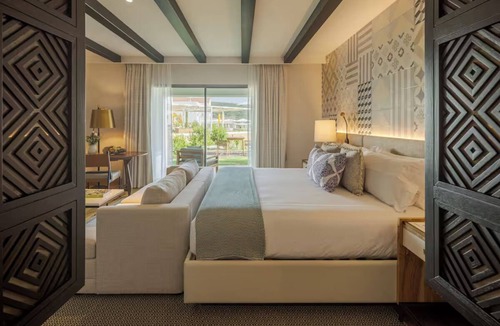 Tor Hotel | Bright Room w/Balcony & Mountain Breeze – Ideal Space to Recharge
