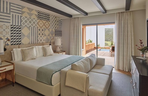 Tor Hotel | Bright & Spacious Suite at Viceroy Ombria Algarve | Close to Salir Castle Ruins