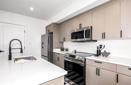 Brookland Bed & Breakfast | Brookland Getaway Steps from Shops & Dining