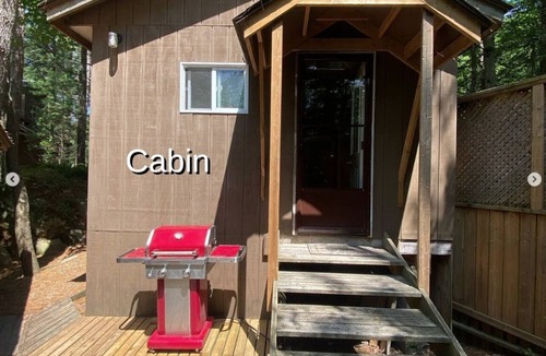 Unorganized Centre Parry Sound Cabin | Budget-priced, Full Feature, Lakeside Accommodation for smaller groups - w Boats