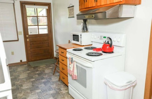 Willis Cottage | Buffalo Mountain Getaway Cottage