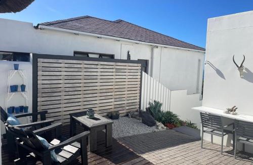 Kleinmond Apartment | Bungalow by the sea near Cape Town