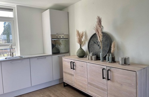 Medemblik House | Bungalow with infrared sauna and jacuzzi in the garden