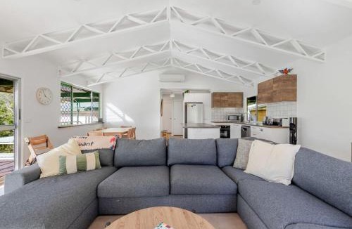 Moruya Heads House | Bush to Beach Family & Fur Coastal Retreat