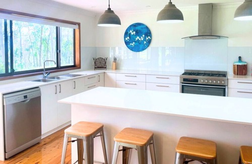 Moruya House | Bushland Escape: A rural bush setting on acreage suitable for small groups