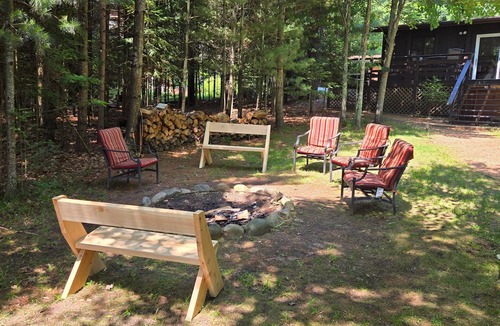 Eagle River House | Cabin on Voyageur Lake–2BR Retreat on ER Chain w/Deck, Firepit, Shallow