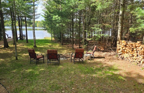 Eagle River House | Cabin on Voyageur Lake–2BR Retreat on ER Chain w/Deck, Firepit, Shallow