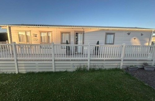 Dunbar House | Cabin Sleeps 6 with Indoor Pool