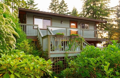 Bowen Island Apartment | Caboose · Lovely 1-bedroom ocean & mountain views cottage