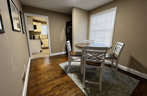 Winston - Salem House | Camel City Oasis * * Sleeps 8 * * Near Old Salem