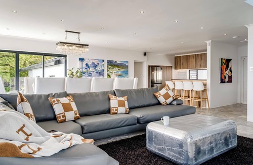 Camps Bay Villa | Camps Bay Holiday Villa with Sunset Views