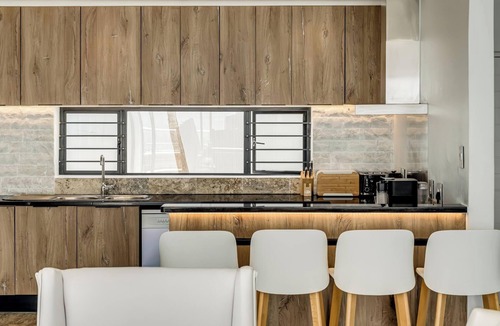 Camps Bay Villa | Camps Bay Holiday Villa with Sunset Views