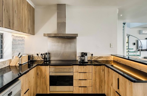 Camps Bay Villa | Camps Bay Holiday Villa with Sunset Views