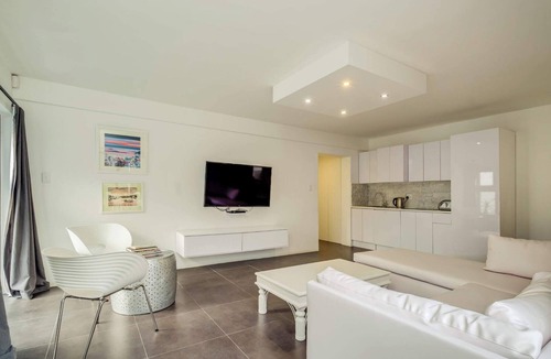 Camps Bay Villa | Camps Bay Holiday Villa with Sunset Views