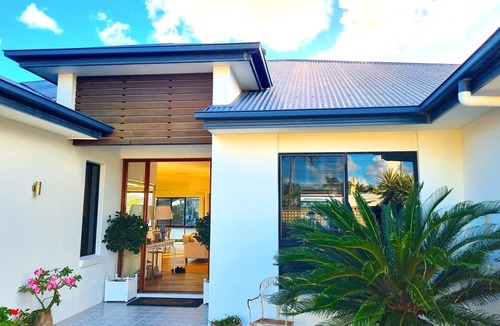 Parrearra House | Canal front 4 bedroom home