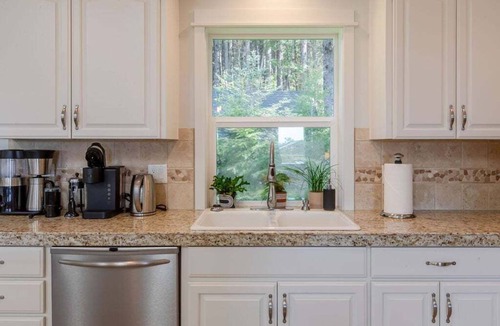 Tolovana Park House | Cannon Beach Retreat, 3 King Beds, Chef's Kitchen, Outdoor Lounge, Walk to Beach