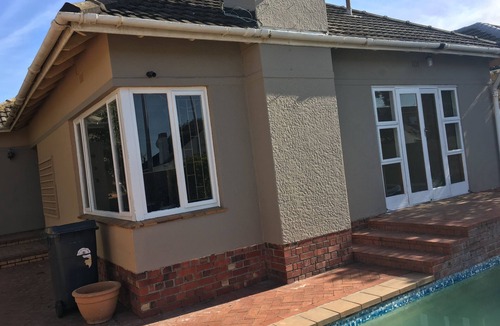 Plumstead House | Cape Town (Plumstead), South Africa, 3 bedroomed 2 bathrooms free standing house