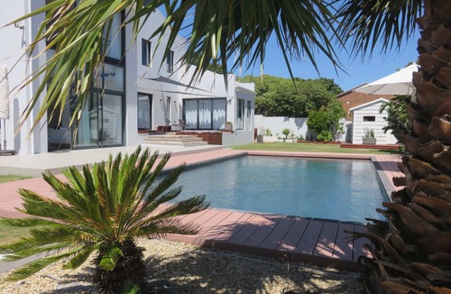 Capri Villa | Cape White Villa - Main suite with jacuzzi