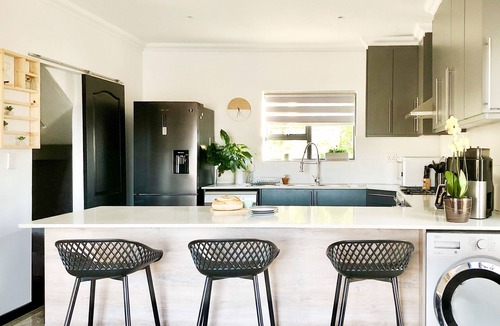 Stellenbosch House | Cape Winelands Mountain View Getaway