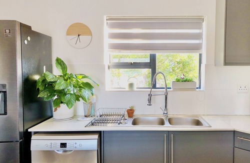 Stellenbosch House | Cape Winelands Mountain View Getaway