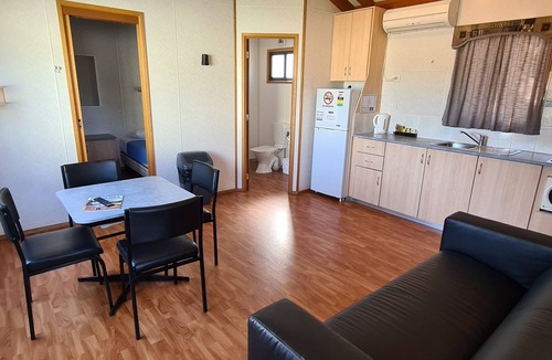 Sutton Cottage | Capital Country Holiday Park